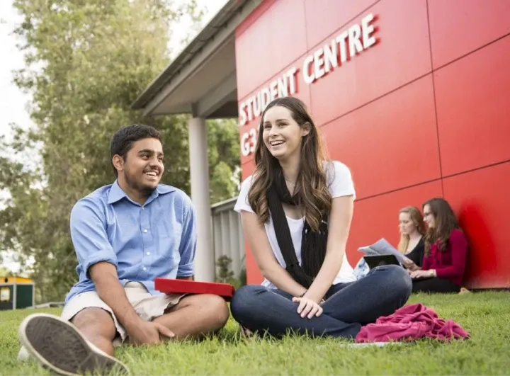  Griffith University, student chatting